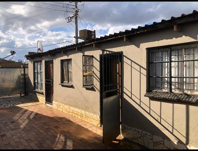 11 BEDROOM HOUSE FOR SALE IN ENNERDALE SOUTH
